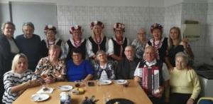 Baczyńskie Szarlotki z piosenką na ustach u seniorów w Sali Opieki Wytchnieniowej