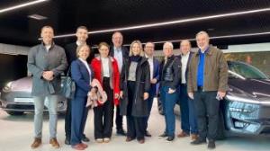 Delegacja z Gorzowa Wielkopolskiego w  podberlińskiej fabryce Tesli