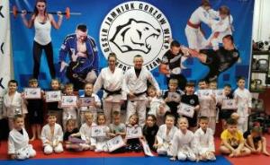 Zdawali egzamin,aby otrzymać pas Judo